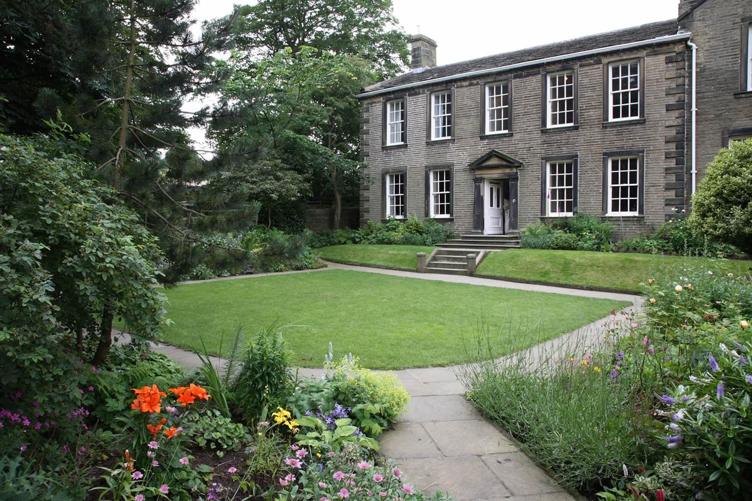Brontë Parsonage Museum - Museum in haworth