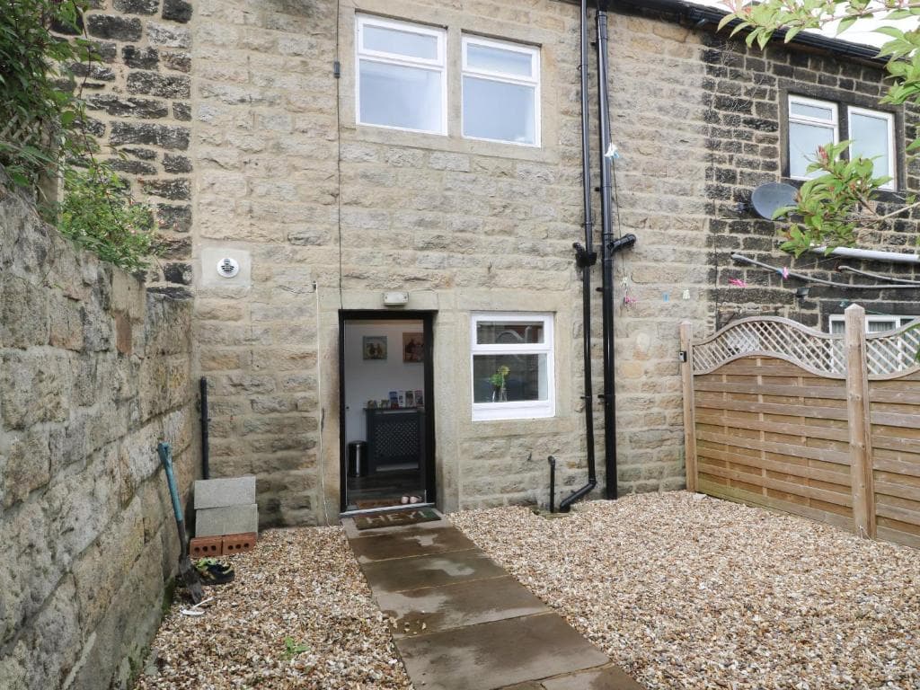 Accommodation at Hemingway Cottage in middleton cowling