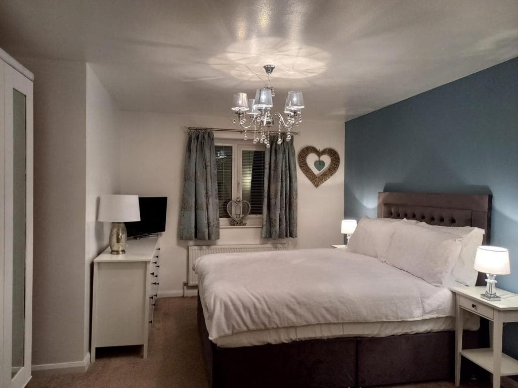 Accommodation at Charming Wentworth Lodge with countryside views in rotherham