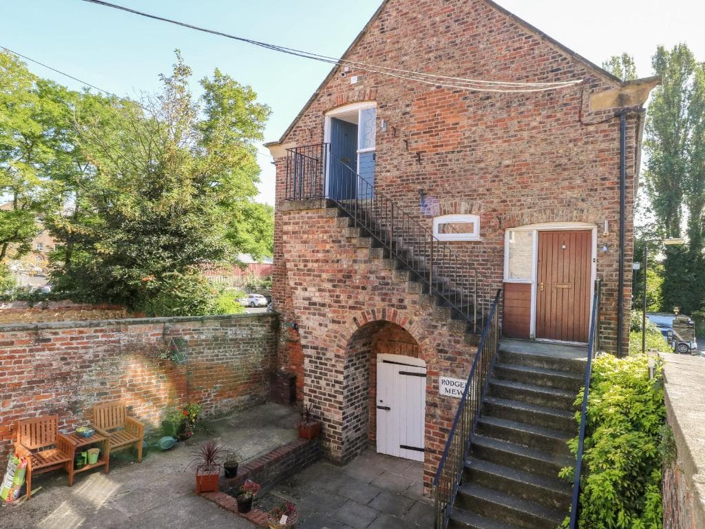 2 Rodgers Mews Image 4