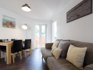 102A Candler Street Image 3