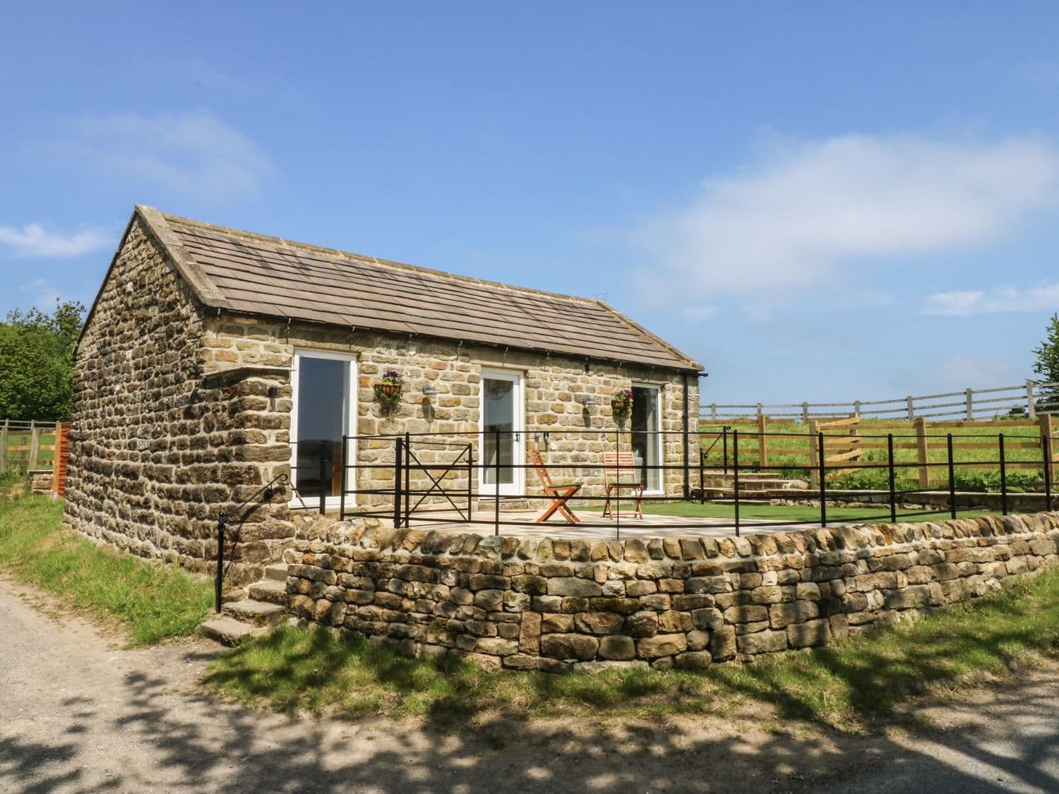 Lake Farm Cottage Image 1