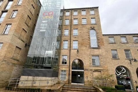Office to rent in halifax