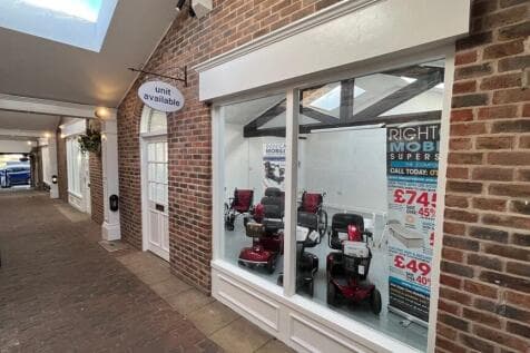 Shop to rent in beverley