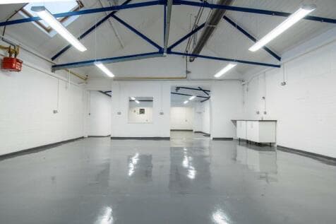Warehouse to rent in bradford