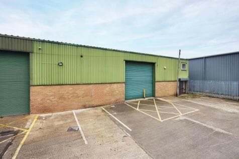 Distribution Warehouse to rent in pudsey