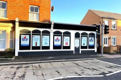 Retail Property (high street) to rent in scarborough