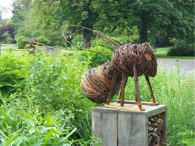 Dragon Willow - Attraction in church fenton