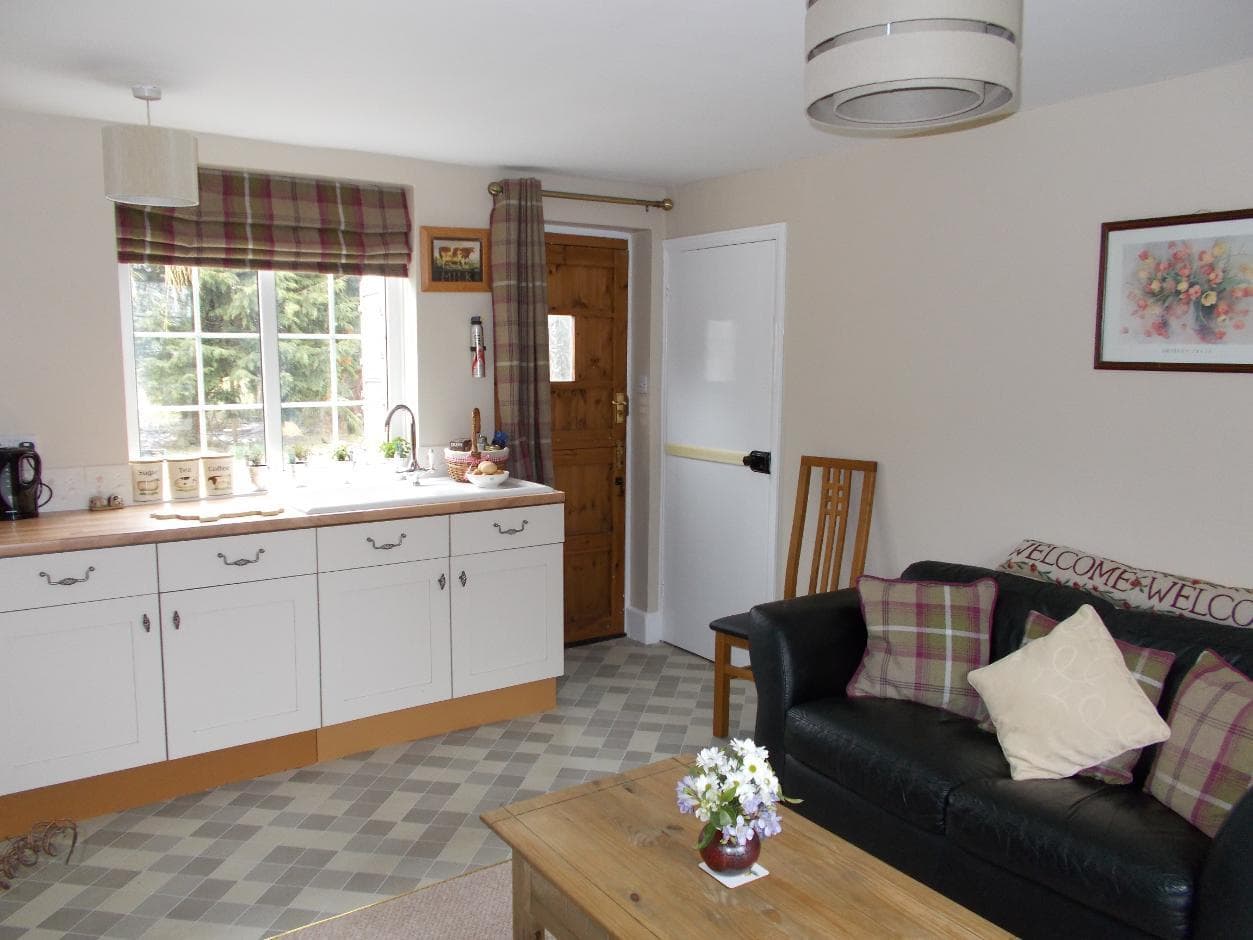 Heapfield Cottage & Caravan Site - Campsite in nafferton