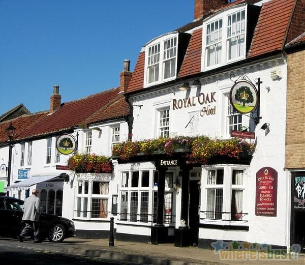 Accommodation at The Royal Oak Hotel in ayton
