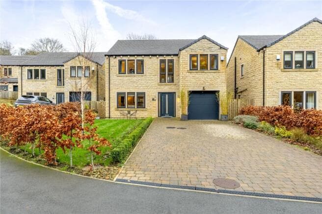 4 bed Detached for sale in huddersfield